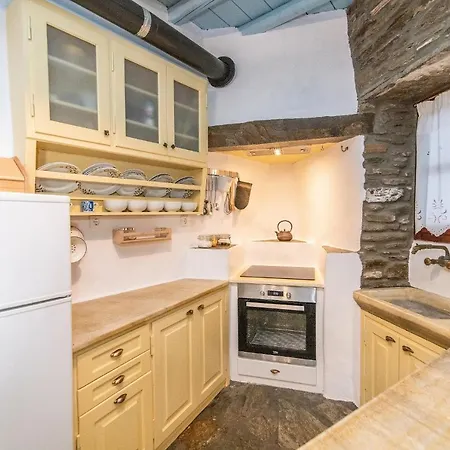 Ghisi アパート *